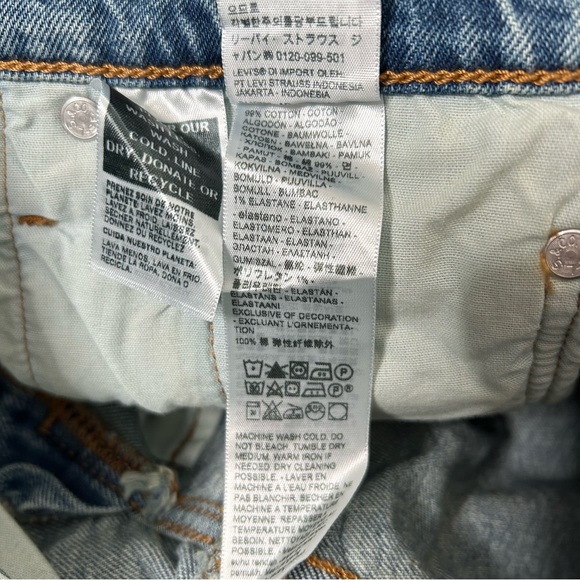 NWOT Levi's 501 Mid Thigh Denim Shorts Button Fly Raw Hem Size 26 - Picture 4 of 11